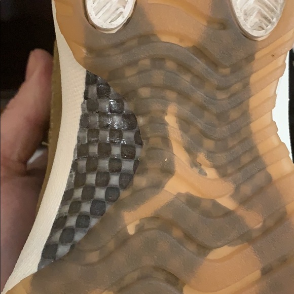 Women’s Jordan 11 Olives - Picture 3 of 4